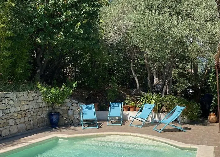 Rez De Jardin De Villa Avec Terrain Et Piscine