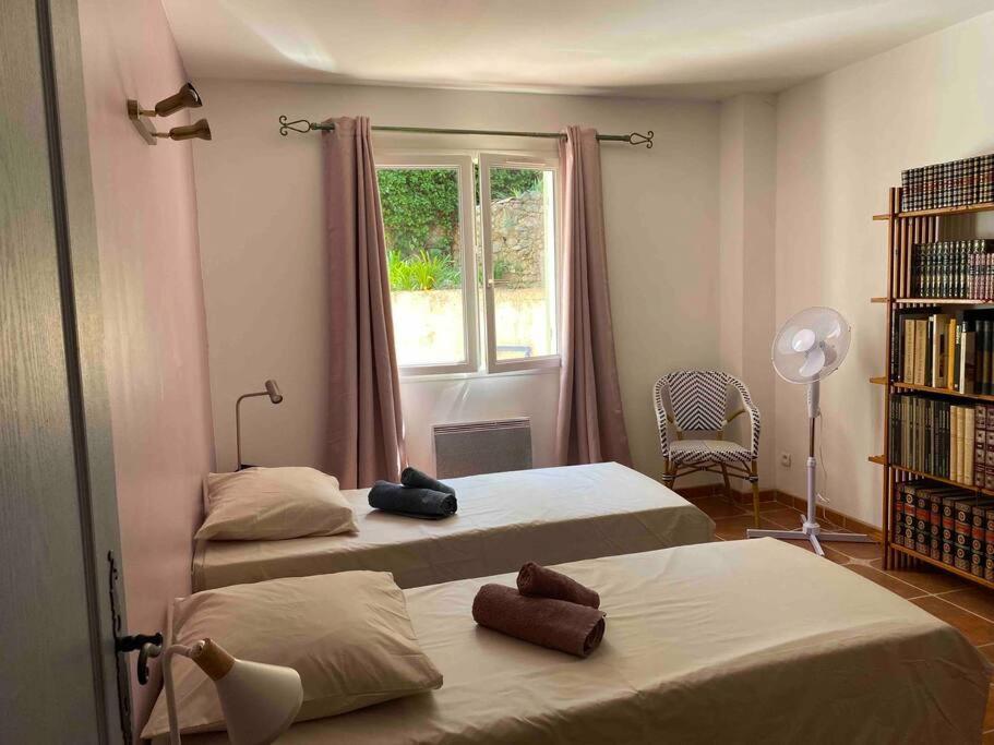 Holiday home Rez De Jardin De Avec Terrain Et Piscine *