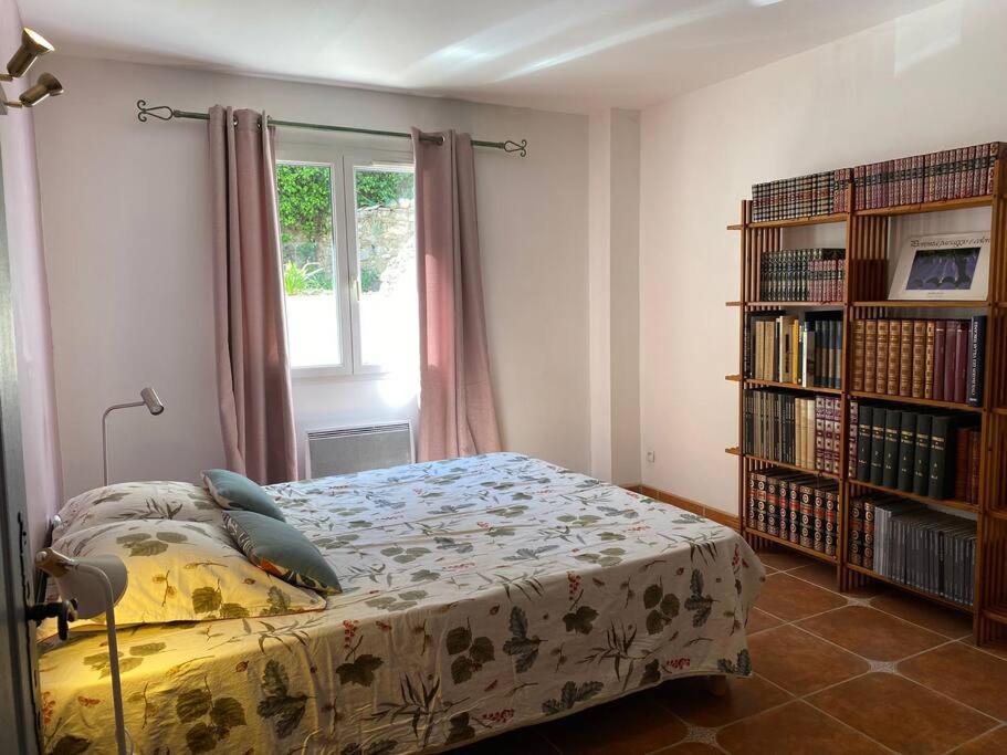 Rez De Jardin De Avec Terrain Et Piscine Holiday home *