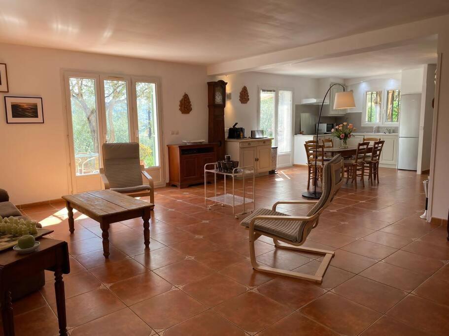Rez De Jardin De Avec Terrain Et Piscine * Grasse