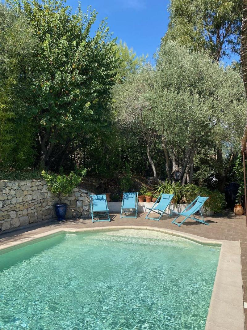 Rez De Jardin De Avec Terrain Et Piscine Grasse